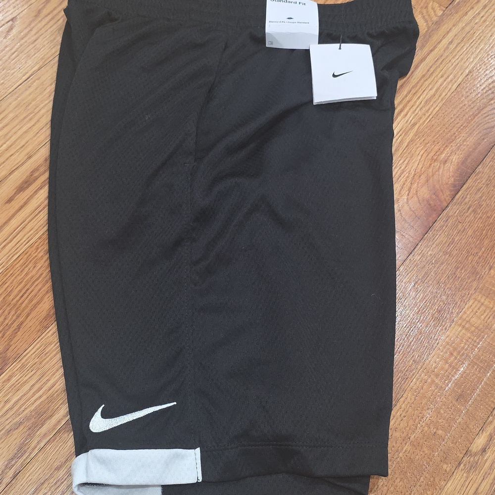 NWT Nike Boys Size L Shorts